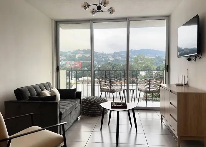 Modern & Central 2Br W Pool & Gym Prime Location