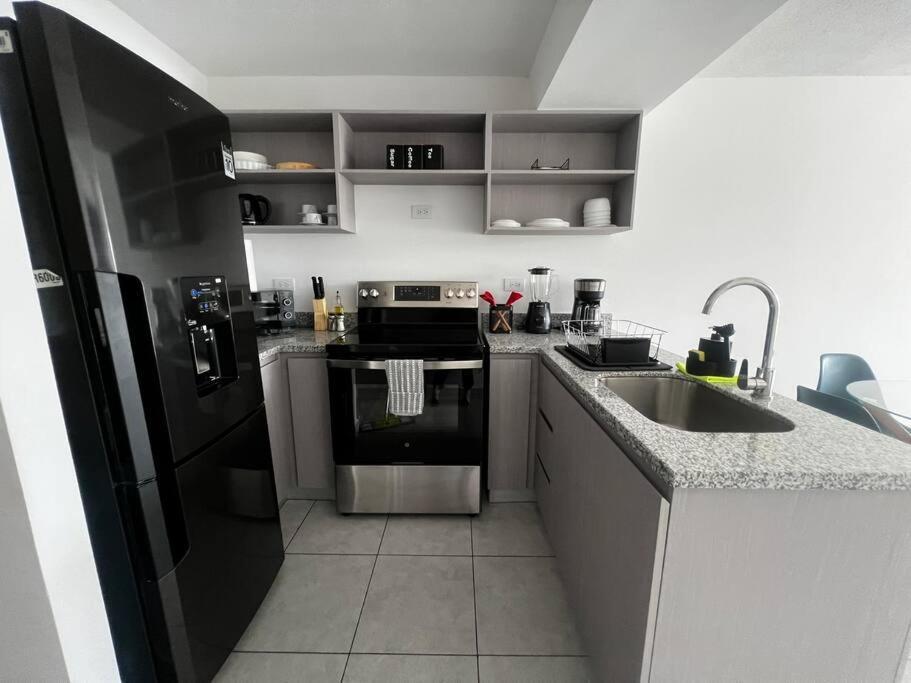 Modern & 2br W Pool & Gym Prime Location * San Salvador