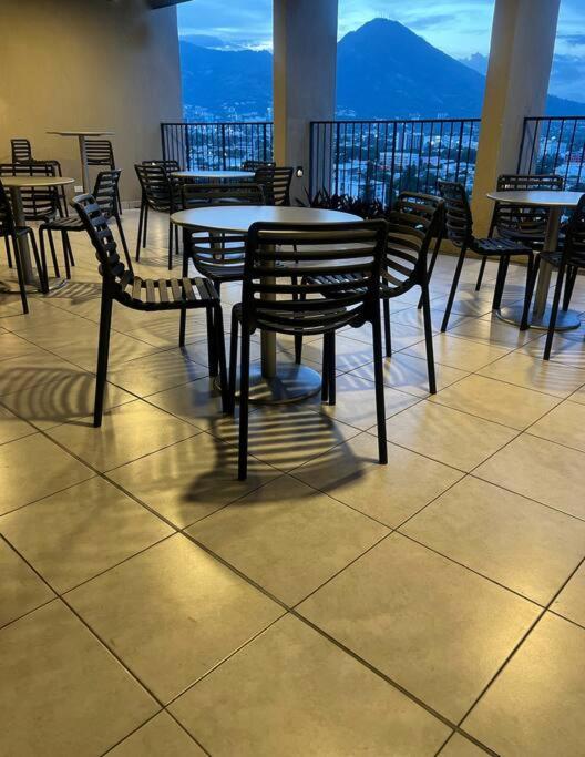 Modern & 2br W Pool & Gym Prime Location Apartamento