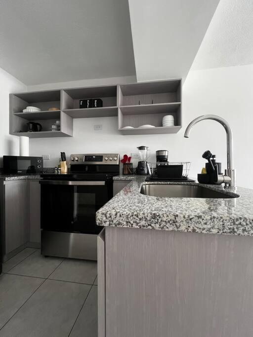 Modern & 2br W Pool & Gym Prime Location San Salvador