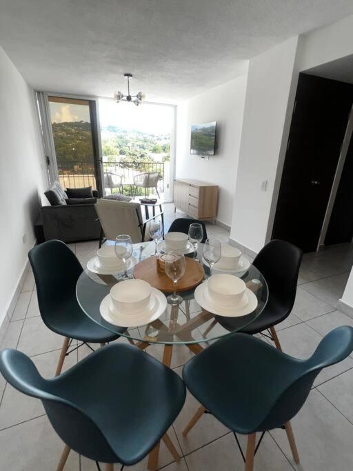 Modern & 2br W Pool & Gym Prime Location Apartamento