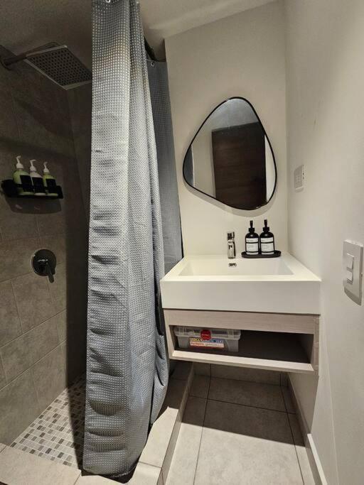 Modern & 2br W Pool & Gym Prime Location San Salvador